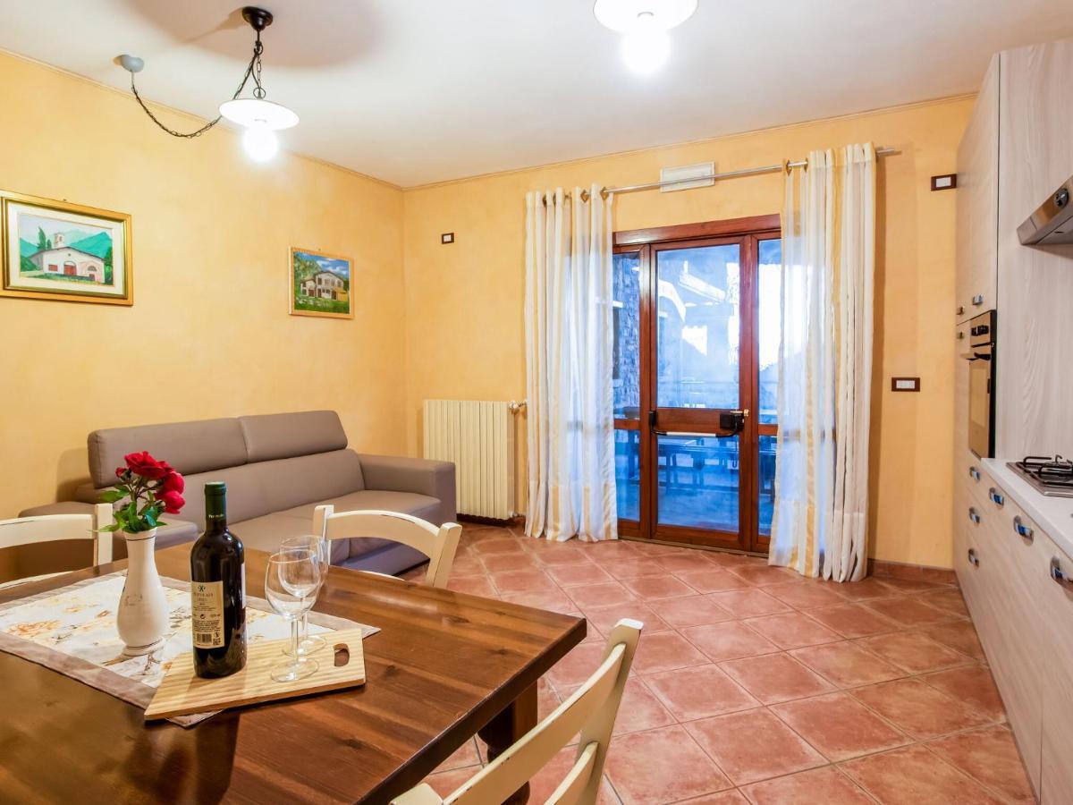 Beautiful Chalet With Swimming Pool In Lombardy Βίλα Marone Εξωτερικό φωτογραφία