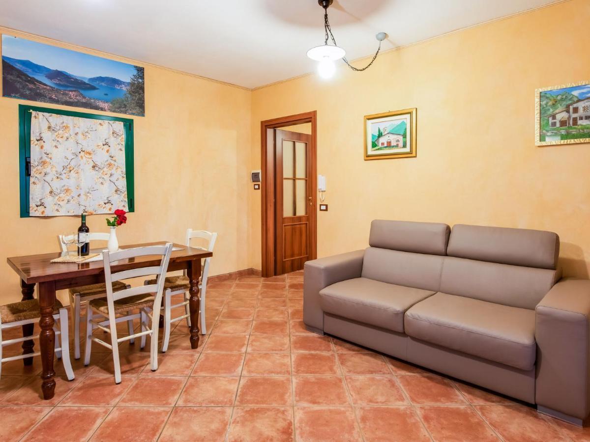 Beautiful Chalet With Swimming Pool In Lombardy Βίλα Marone Εξωτερικό φωτογραφία